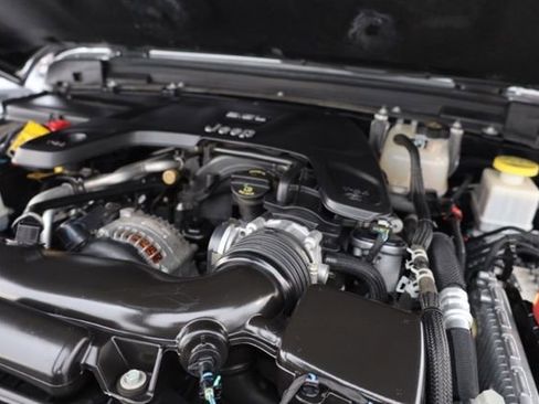 Used 2021 Jeep Gladiator Willys image 36