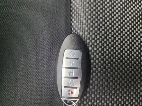 Used 2019 Nissan Pathfinder S image 32