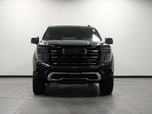 Used 2025 GMC Yukon XL AT4 w/ AT4 Premium Package AWD/4WD image 9