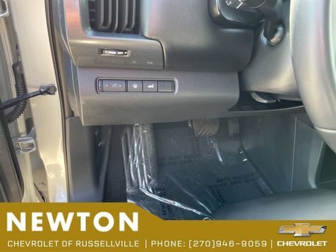 Used 2025 Nissan Pathfinder SL AWD/4WD image 9