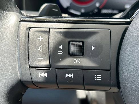 Used 2025 Nissan Pathfinder Platinum FWD image 26