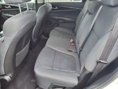 Used 2020 Kia Sorento AWD V6 image 12
