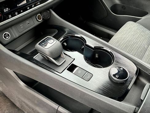 Used 2023 Nissan Rogue SV image 18