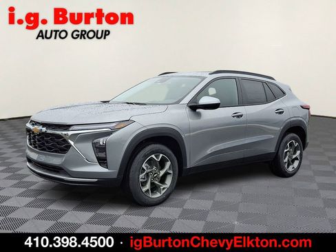 New 2026 Chevrolet Trax LT w/ Driver Confidence Package FWD image 2