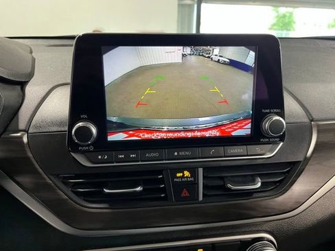 Used 2024 Nissan Altima 2.5 SV FWD image 28