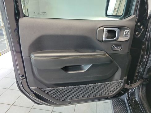 Used 2024 Jeep Wrangler Sahara image 24