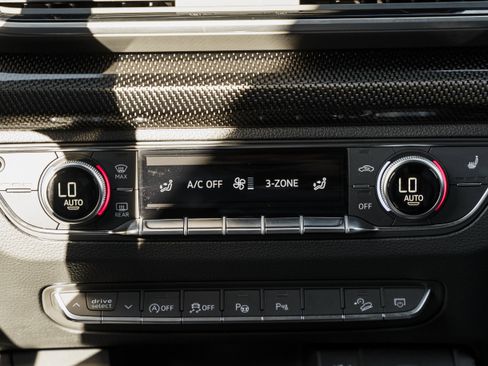 Used 2024 Audi SQ5 Prestige w/ Prestige Package image 12