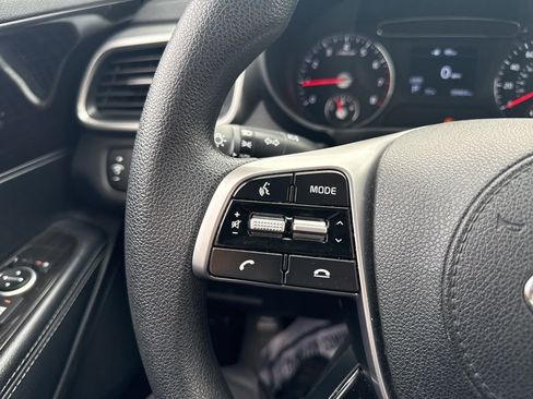 Used 2020 Kia Sorento LX image 16