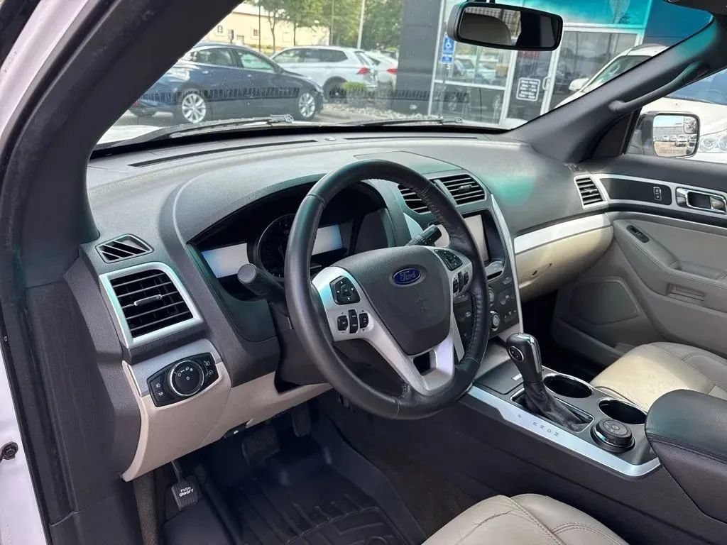 Used 2013 Ford Explorer XLT AWD/4WD image 7