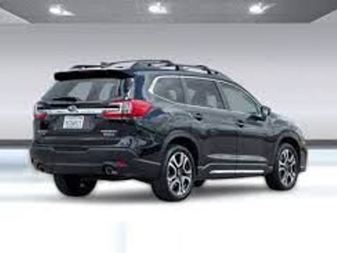 Used 2023 Subaru Ascent Limited w/ Technology Package AWD/4WD image 9