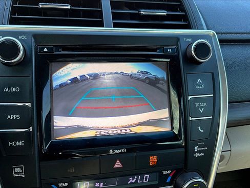 Used 2017 Toyota Camry XLE image 21