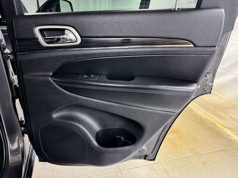 Used 2021 Jeep Grand Cherokee Limited image 16