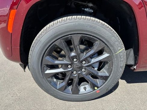 New 2026 Jeep Grand Cherokee Limited AWD/4WD image 10