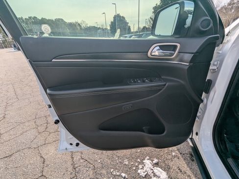 Used 2014 Jeep Grand Cherokee Limited image 16