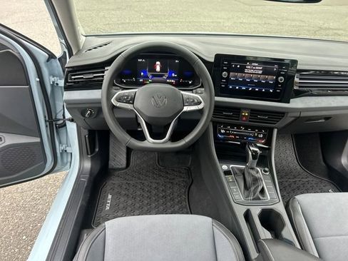 New 2026 Volkswagen Jetta SE FWD image 18