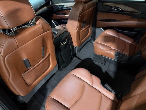 Used 2019 Cadillac Escalade Premium Luxury w/ LPO, Radiant Package AWD/4WD image 37