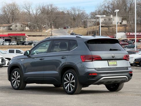 Used 2022 Volkswagen Taos SEL w/ Panoramic Sunroof Package AWD/4WD image 2