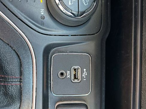 Used 2021 Jeep Cherokee Trailhawk AWD/4WD image 17