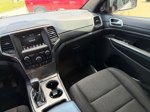 Used 2021 Jeep Grand Cherokee Laredo AWD/4WD image 21