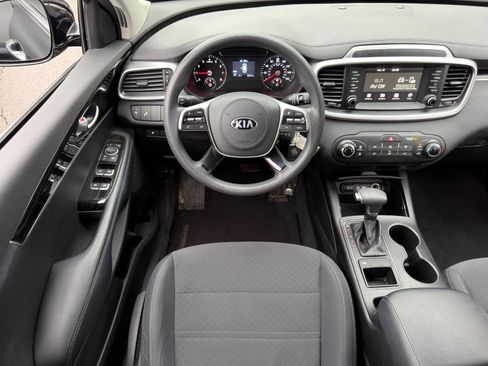 Used 2019 Kia Sorento LX image 25
