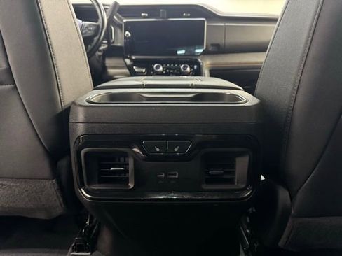 Used 2024 GMC Sierra 2500 AT4 image 29