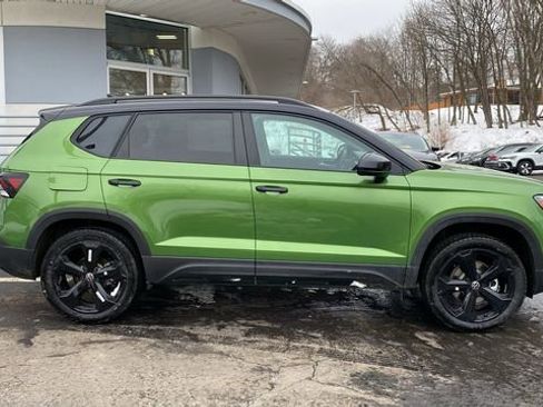 New 2026 Volkswagen Taos SE image 4