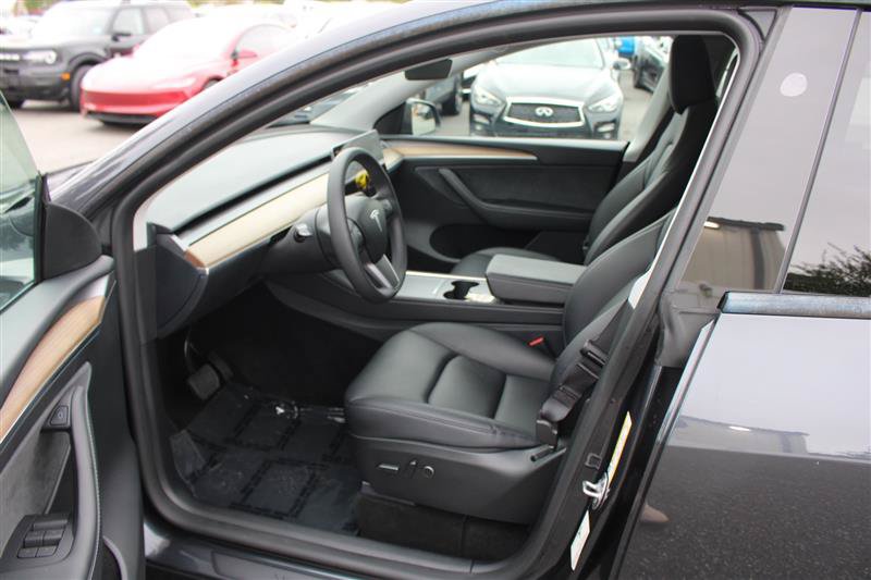 Used 2024 Tesla Model Y Long Range AWD/4WD image 9