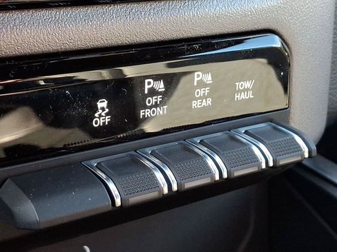 New 2026 RAM 1500 Express AWD/4WD image 16