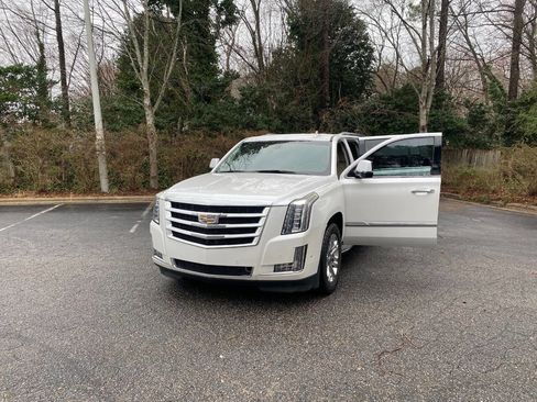 Used 2017 Cadillac Escalade ESV Standard 4dr SUV image 66