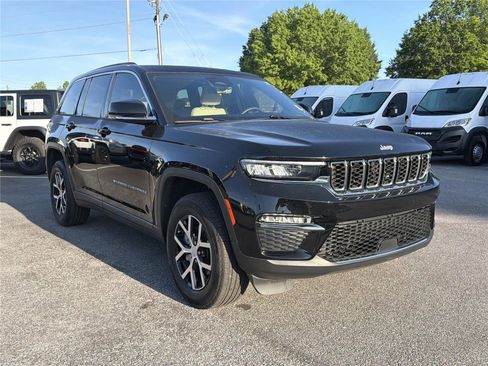 Used 2025 Jeep Grand Cherokee Limited RWD image 2