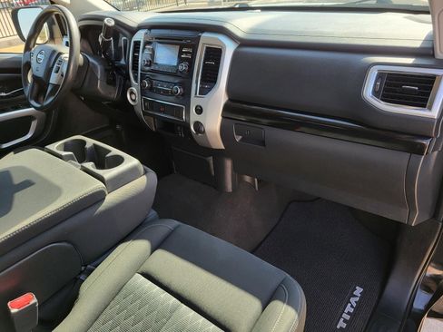 Certified 2017 Nissan Titan SV image 15