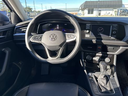 Used 2023 Volkswagen Jetta SE image 14