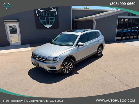Used 2020 Volkswagen Tiguan SE w/ Panoramic Sunroof Package AWD/4WD image 2