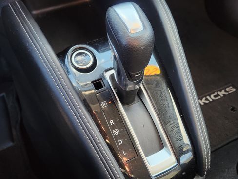 Used 2018 Nissan Kicks S image 22