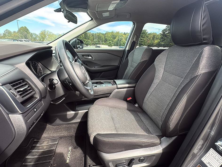Certified 2023 Nissan Rogue SV FWD image 14