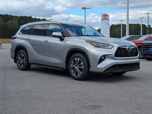 Used 2021 Toyota Highlander XLE image 7