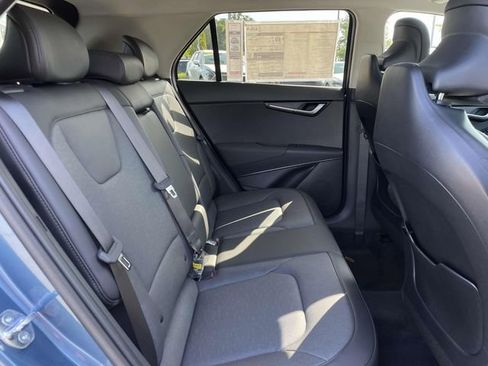 Certified 2025 Kia Niro SX Touring image 17