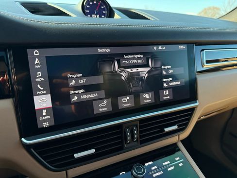 Used 2019 Porsche Cayenne S image 30