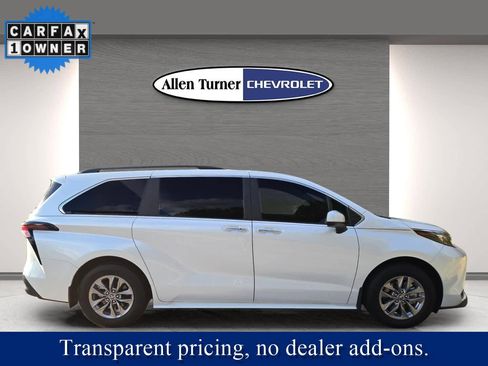 Used 2025 Toyota Sienna XLE image 5