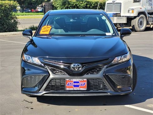 Used 2024 Toyota Camry SE image 3