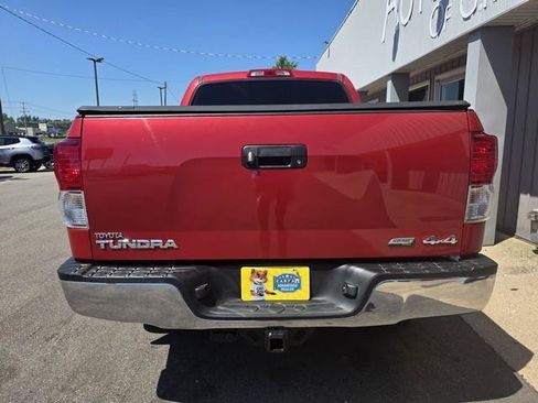 Used 2012 Toyota Tundra 4x4 CrewMax w/ SR5 Pkg image 6