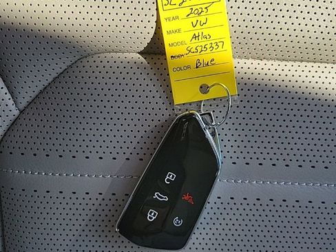Used 2025 Volkswagen Atlas SEL image 36