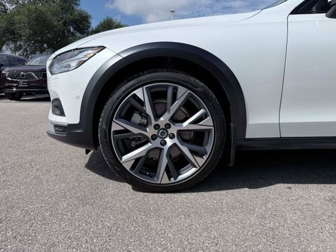 Certified 2025 Volvo V90 B6 Cross Country Ultra w/ Climate Package AWD/4WD image 7
