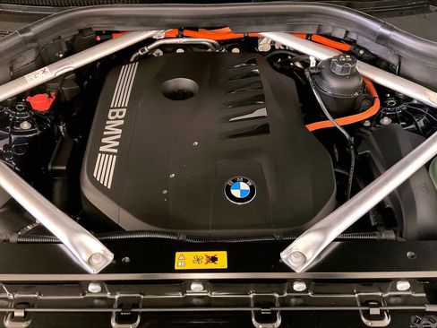 New 2026 BMW X5 xDrive50e image 17