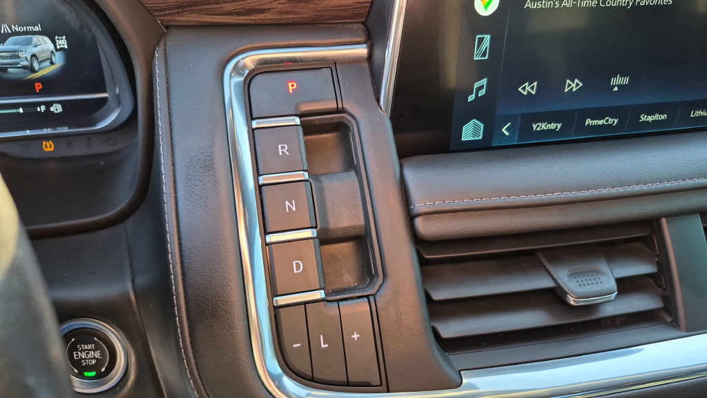 Used 2022 Chevrolet Suburban Z71 w/ Z71 Off-Road Package AWD/4WD image 19