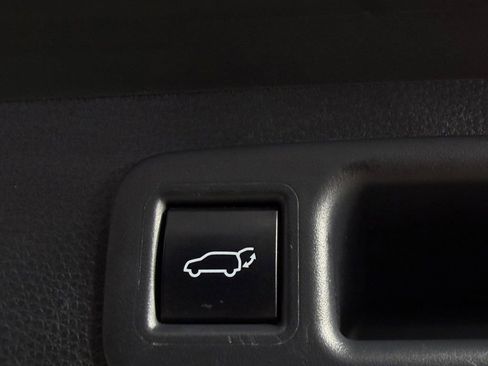 Used 2023 Toyota Highlander XLE FWD image 30