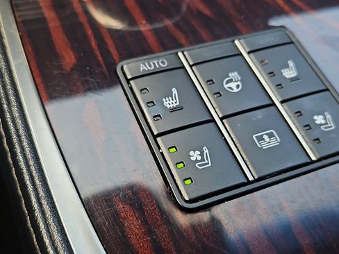 Used 2023 Lexus LS 500 AWD w/ Interior Upgrade Package image 22