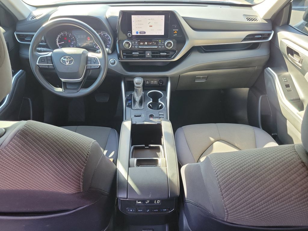 Used 2023 Toyota Highlander L FWD image 18