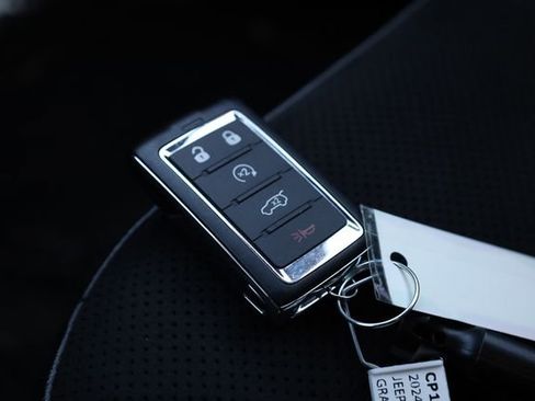 Certified 2024 Jeep Grand Cherokee L Laredo image 37