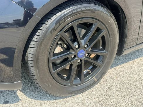 Used 2017 Ford Focus SE FWD image 5